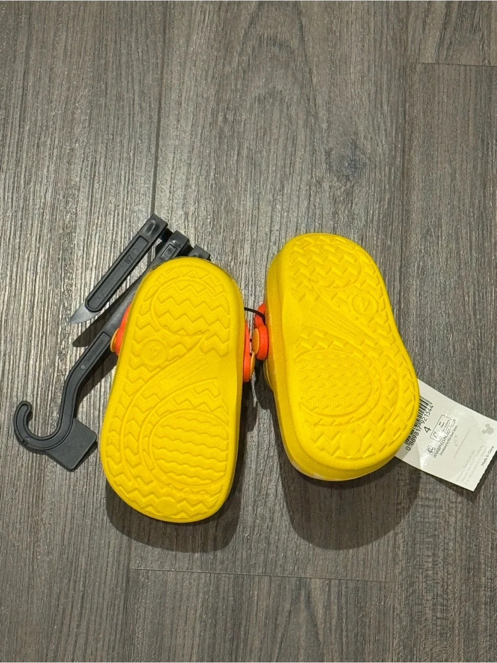 Disney Toddler  Winnie the Pooh Slip-On Clogs with Orange Strap, size 4